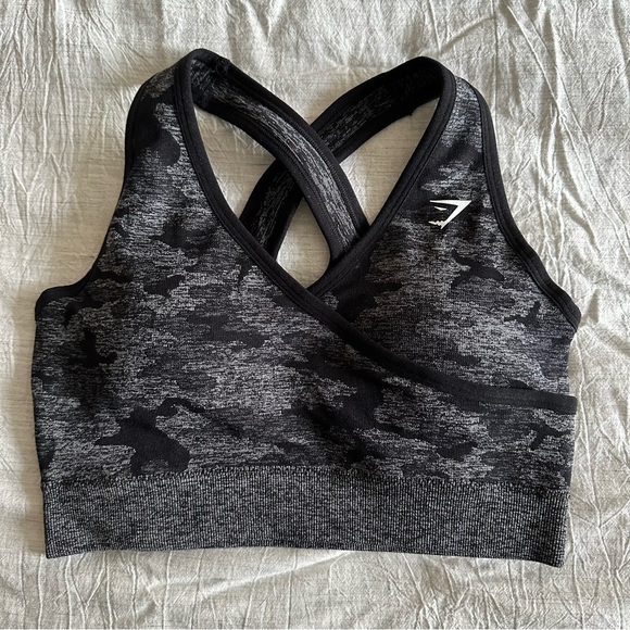 Gymshark Sports Bra 🖤 - Picture 2 of 4